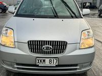 Begagnad Kia Picanto 66 HK (48 kW) 2005 Silver Halvkombi