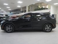 Begagnad Ford Mustang Mach-E Standard Range 197 kW (269 HK) 2022 Absolute black pnzat SUV