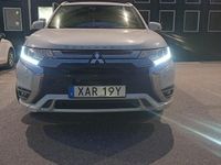 Begagnad Mitsubishi Outlander 224 HK (164 kW) 2019 Metallic SUV
