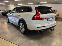 Begagnad Volvo V60 CC Momentum 190 HK (139 kW) 2019 Vit Kombi