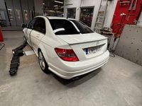 Begagnad Mercedes C280 231 HK (169 kW) 2008 Vita