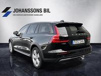 Begagnad Volvo V60 CC Momentum 197 HK (144 kW) 2022 Svart Kombi