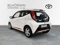 Begagnad Toyota Aygo X-play 72 HK (52 kW) 2021 Vit Halvkombi