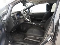 Begagnad Nissan Leaf N-Connecta 110 kW (150 HK) 2022 Grå Halvkombi