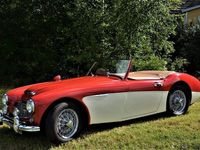 Begagnad Austin Healey 100 184 HK (135 kW) 1957 Rödcream/mörkröd skinninredning/svart sufflett Cab