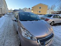 Begagnad Peugeot 208 82 HK (60 kW) 2012 Rosa metallic Halvkombi