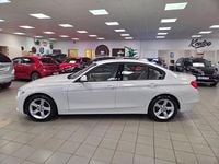 Begagnad BMW 318 143 HK (105 kW) 2014 Vit Sedan