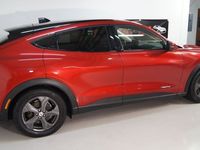 Begagnad Ford Mustang Mach-E Trend 216 kW (294 HK) 2021 Röd SUV