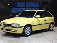 Begagnad Opel Astra Sport 116 HK (85 kW) 1996 Gul Halvkombi