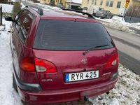 Begagnad Toyota Avensis 110 HK (80 kW) 2000 Kombi