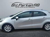 Begagnad Kia Rio 109 HK (80 kW) 2011 Silver Halvkombi