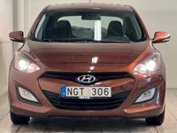 begagnad Hyundai i30 5-dörrar 1.6 Automat MoK Psens Kamkedja S V-hjul 2014, Halvkombi