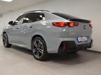 begagnad BMW iX2 xDrive 30 M-Sport Premium Drag Fartpilot hk