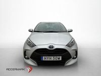 Begagnad Toyota Yaris Hybrid Active 116 HK (85 kW) 2023 Silver Halvkombi