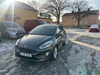 Begagnad Ford Fiesta Titanium 101 HK (74 kW) 2018 Gråmet Halvkombi