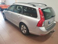 Begagnad Volvo V50 116 HK (85 kW) 2011 Ljusgrå (gråmetallic) Kombi