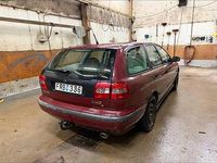 Begagnad Volvo V40 115 HK (84 kW) 1998 Röd Kombi