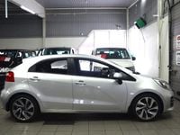 Begagnad Kia Rio 84 HK (61 kW) 2015 Grå Halvkombi