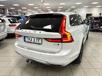 Begagnad Volvo V90 CC Momentum 190 HK (139 kW) 2019 Vit Kombi