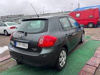 Begagnad Toyota Auris 90 HK (66 kW) 2007 Grön Halvkombi