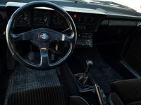 Begagnad Alfa Romeo GTV 158 HK (116 kW) 1985 Röd Sportkupé