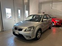 Begagnad Kia Rio 97 HK (71 kW) 2010 Silver Halvkombi
