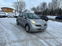 Begagnad Nissan Micra 65 HK (47 kW) 2004 Silver Halvkombi