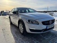Begagnad Volvo V60 CC Standard 190 HK (139 kW) 2017 Vit Kombi