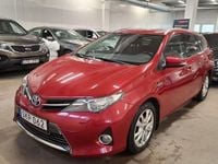 Begagnad Toyota Auris Touring Sports Edition 136 HK (100 kW) 2015 Röd Kombi