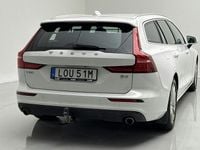 Begagnad Volvo V60 Momentum 197 HK (144 kW) 2021 Vit Kombi
