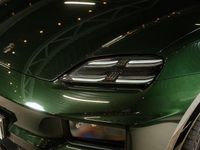 Begagnad Porsche Macan Turbo 469 kW (639 HK) 2024 Grön SUV