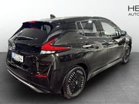 Begagnad Nissan Leaf N-Connecta 110 kW (150 HK) 2023 Svart metallic Halvkombi