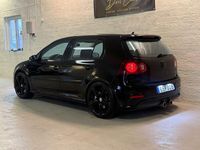 Begagnad VW Golf IV R 250 HK (183 kW) 2006 Svart Halvkombi