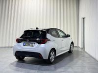 Begagnad Toyota Yaris Hybrid Style 116 HK (85 kW) 2020 Vit Halvkombi