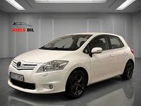 Begagnad Toyota Auris Plus 132 HK (97 kW) 2012 Vit Halvkombi
