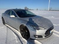 Begagnad Tesla Model S 311 kW (423 HK) 2015 Silver Halvkombi