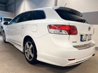 begagnad Toyota Avensis Kombi 2.2 D-4D NAVI/VÄRMARE/ELSTOL/SoV-HJUL