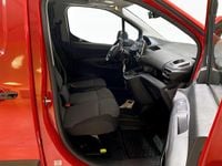 Begagnad Peugeot Partner 131 HK (96 kW) 2020 Röd Minibuss