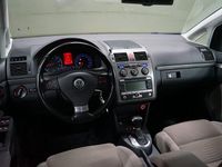 Begagnad VW Touran Highline 140 HK (102 kW) 2008 Röd Minibuss