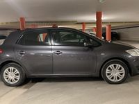 begagnad Toyota Auris 5-dörrar 1.6 Dual VVT-i Sommar- och Vinterdäck.