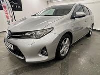 Begagnad Toyota Auris Touring Sports Active 136 HK (100 kW) 2013 Silver Kombi