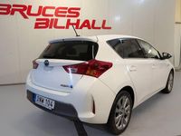 Begagnad Toyota Auris Hybrid Edition 136 HK (100 kW) 2014 Vit Halvkombi