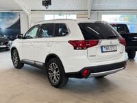 Begagnad Mitsubishi Outlander 150 HK (110 kW) 2015 Vit SUV