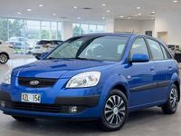 Begagnad Kia Rio 97 HK (71 kW) 2006 Mörkblå Halvkombi