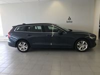 begagnad Volvo V60 B4 B4 Bensin Mom Adv Navi Pro Edition 2022 Blå