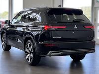 Ny Mitsubishi Outlander P-HEV Invite 306 HK (225 kW) 2025 Moonstone grå SUV