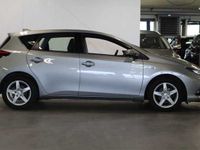 begagnad Toyota Auris Hybrid e-CVT B-Kamera Keyless 136hk