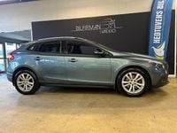 Begagnad Volvo V40 Momentum 150 HK (110 kW) 2013 Blå Halvkombi