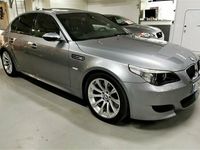 Begagnad BMW M5 507 HK (372 kW) 2005 Ljusgrå Sedan