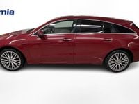 Begagnad Mercedes CLA250e Shooting Brake 220 HK (161 kW) 2020 Röd Kombi